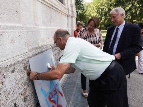 Pisapia pulizia graffiti