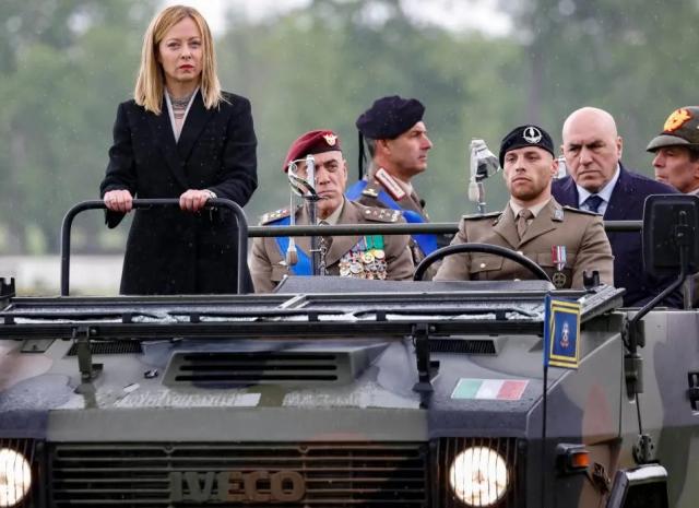 meloni jeep esercito crosetto