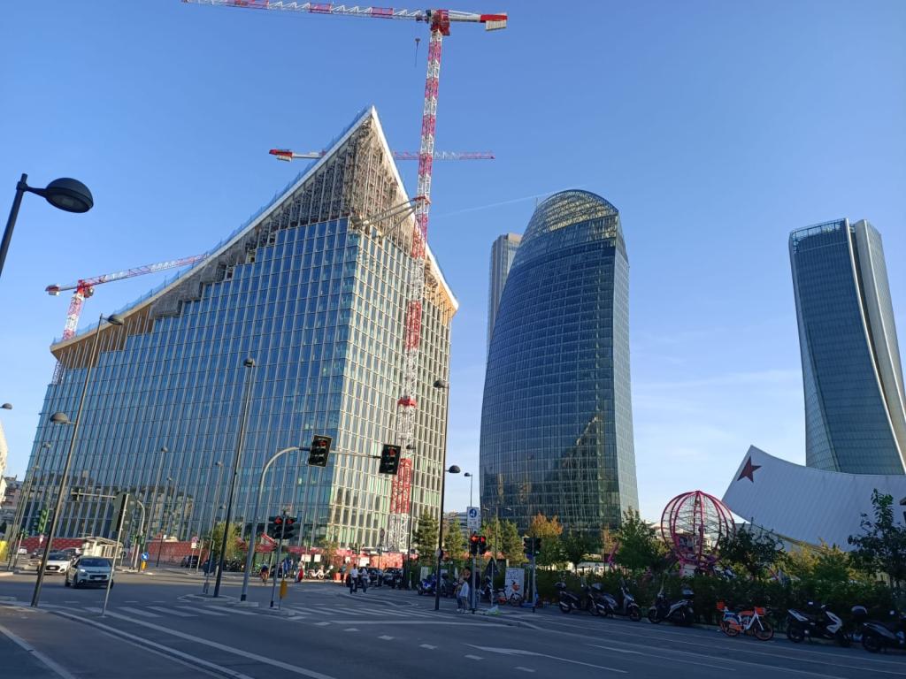Milano grattacieli e strda