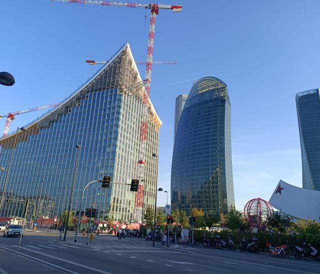 Milano grattacieli e strda