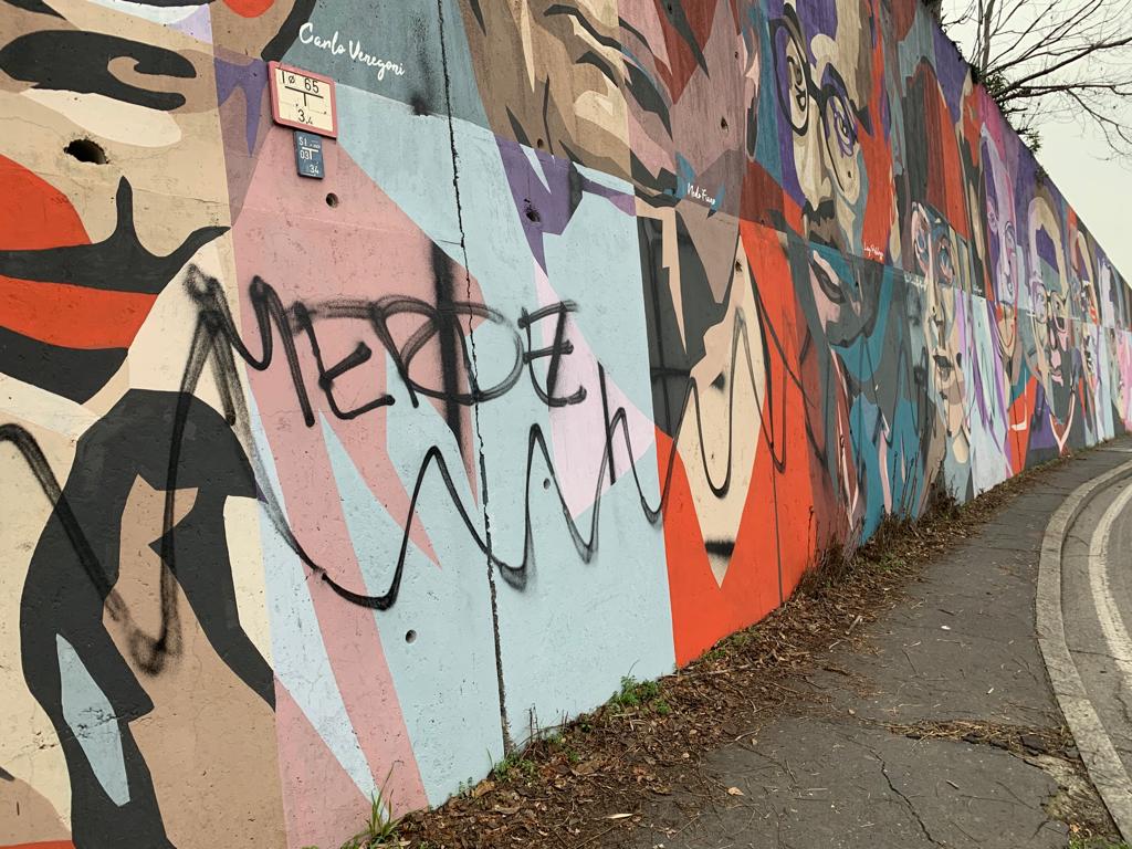 murale imbrattato murale imbrattato