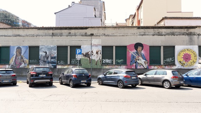 I murales prima del restauro (foto di Sergio Seghetti)