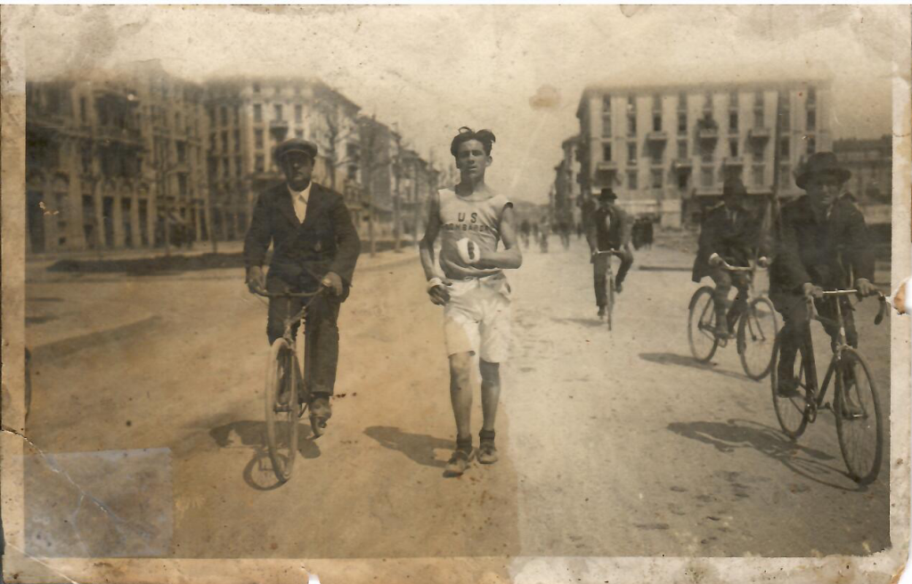 Milano anni 20 Gara di marcia 