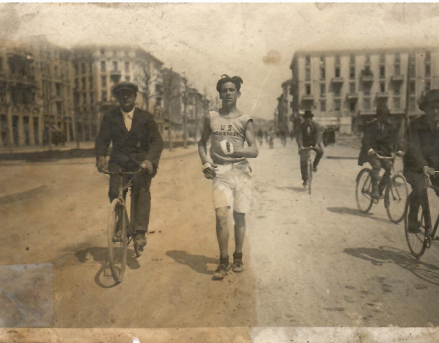 Milano anni 20 Gara di marcia 