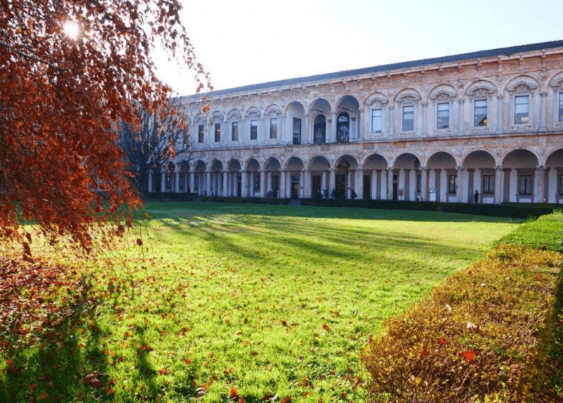 Statale foto cortile