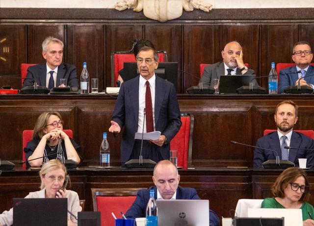 il sindaco beppe sala in consiglio comunale