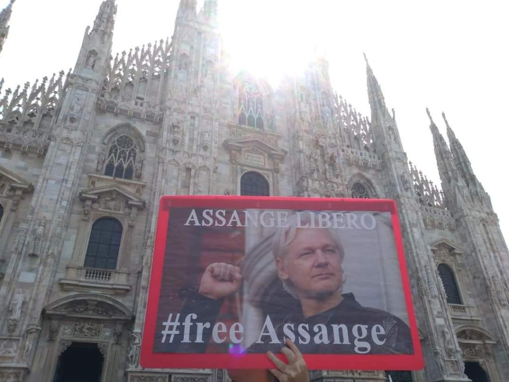 Assange  n